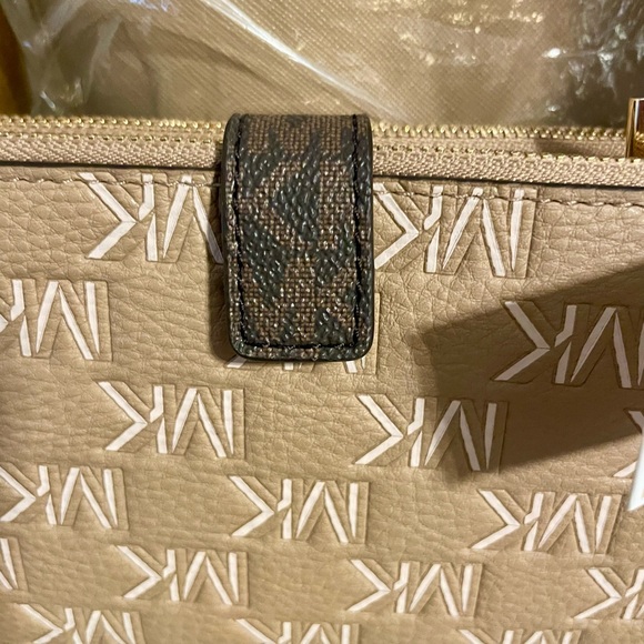 Michael Kors Jet Set Wristlet Phone wallet camel tan NWTs double zip card slots - Picture 4 of 7